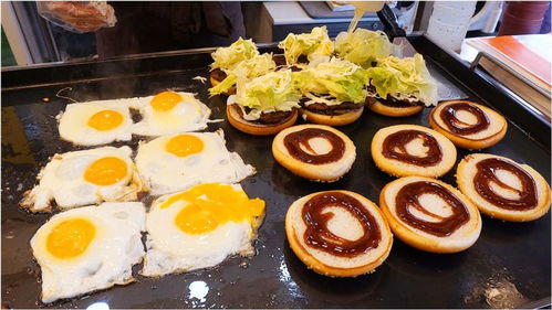 街頭特色美食,煎蛋肉餅蔬菜漢堡,賣15元一個(gè)很劃算